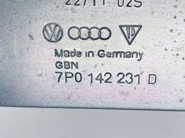 Volkswagen Touareg II Altra parte del vano motore 7P0142231D