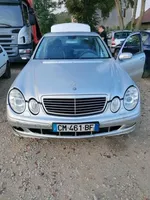 Mercedes-Benz E AMG W211 Priekinio stiklo valytuvų kojelė 2118200444