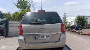 Opel Zafira B Feu antibrouillard avant 93357465