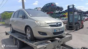 Opel Zafira B Feu antibrouillard avant 93357465