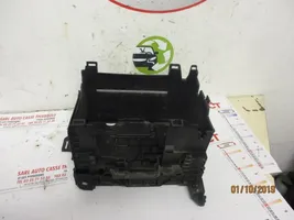 Renault Clio III Support boîte de batterie 8200314272