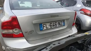 Volvo S40 Nadkole przednie 30678144