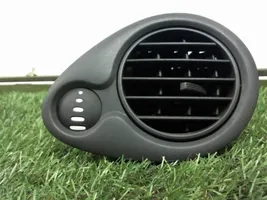 Renault Clio III Grille d'aération centrale 