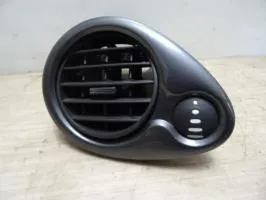 Renault Clio III Grille d'aération centrale 