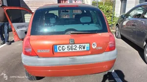 Renault Clio II Zderzak przedni 7701470895