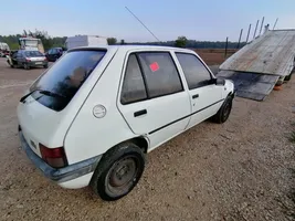 Peugeot 205 Bouton interrupteur de trappe à essence 