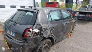 Toyota Auris 150 Klamra przedniego pasa bezpieczeństwa 7323002380B0