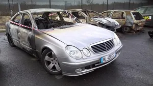 Mercedes-Benz E AMG W211 Moldura embellecedora del guardabarros trasero 