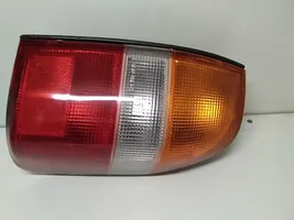 Mitsubishi L200 Lampy tylnej klapy bagażnika 