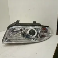 Audi A4 S4 B5 8D Lampa przednia 