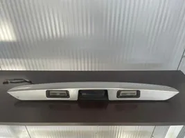 Nissan Almera N16 Feux arrière sur hayon 