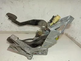 Volkswagen PASSAT B5.5 Pedal assembly 