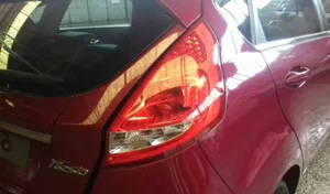 Ford Fiesta Lampy tylnej klapy bagażnika 