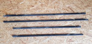 Volkswagen Touareg I Front door glass trim molding 