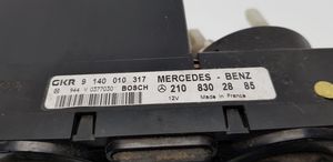 Mercedes-Benz E W210 Oro kondicionieriaus/ klimato/ pečiuko valdymo blokas (salone) 2108302885