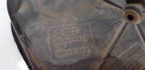 Volkswagen PASSAT B3 Osłona paska / łańcucha rozrządu 068109123G