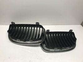 BMW 1 E81 E87 Maskownica / Grill / Atrapa górna chłodnicy 7128613