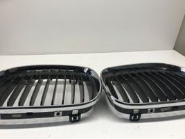 BMW 1 E81 E87 Maskownica / Grill / Atrapa górna chłodnicy 7128613