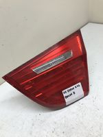 BMW 3 E46 Lampy tylnej klapy bagażnika 218402