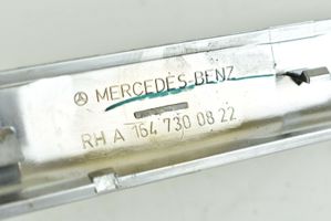 Mercedes-Benz ML W164 Boîte à gants garniture de tableau de bord A1647300822