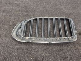 BMW 5 G30 G31 Grille calandre supérieure de pare-chocs avant 8070470