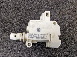 Volkswagen PASSAT B7 Central locking motor 3AA801773