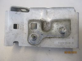 Opel Vivaro Supporto di montaggio del parafango 63140-JY00A