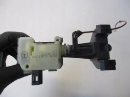 Mercedes-Benz ML W163 Verrouillage du bouchon du réservoir de carburant A0008207703