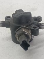 Renault Megane II Fuel distributor 8200057345