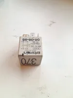 Volkswagen PASSAT B5.5 Coolant fan relay 8D0951253