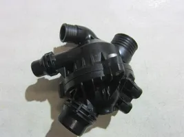 BMW X5 E70 Boîtier de thermostat 7550172