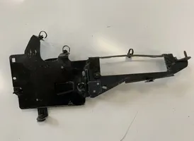 Citroen Berlingo Soporte de montaje del guardabarros 9672696180