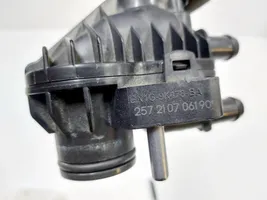 Ford Kuga III Boîtier de thermostat GN1G-9K478-BA