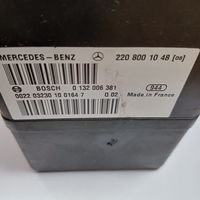 Mercedes-Benz S W220 Keskuslukituksen alipainepumppu 2208001048