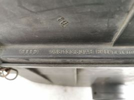 Audi A6 S6 C4 4A Caja del filtro de aire 058133837B