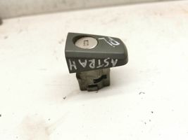 Opel Astra H Front door handle cover 