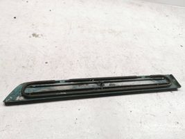 Audi 80 90 S2 B4 Takalokasuojan muotolista 8g0853510