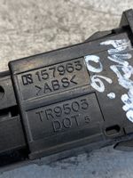 Toyota Avensis T250 Hätävilkkujen kytkin 157963