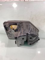 Volvo XC70 Air filter box 6893747