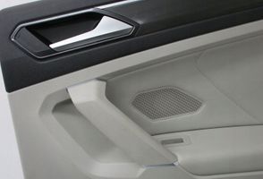 Volkswagen Tiguan Takaoven verhoilu 5NA867212G