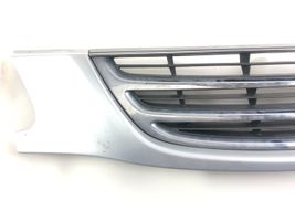 Toyota Avensis T220 Etupuskurin ylempi jäähdytinsäleikkö 5311405010OB