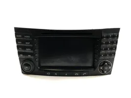 Mercedes-Benz E W211 Radio/CD/DVD/GPS-pääyksikkö A2118276842