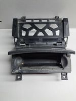 Audi A3 S3 8P Auton tuhkakuppi 8P0857951