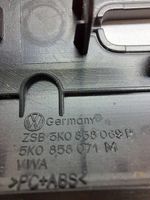 Volkswagen Golf VI Ilmastointi-/lämmityslaitteen säätimen kehys 5K0858071M