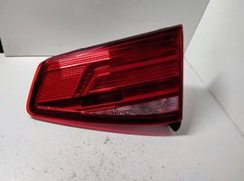 Volkswagen PASSAT B8 Lampy tylnej klapy bagażnika 195296