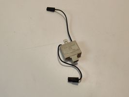 BMW 7 E32 Antenas pastiprinātājs 1392203