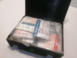 BMW 7 E32 Trousse de premiers secours DIN13164B