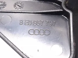 Audi A4 S4 B7 8E 8H Klamra środkowego pasa bezpieczeństwa fotela tylnego 8e085773901c