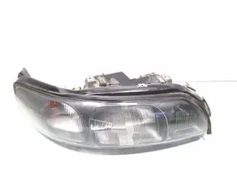 Volvo V70 Lampa przednia 8659611