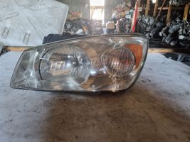 KIA Cerato Lampa przednia 921012F0